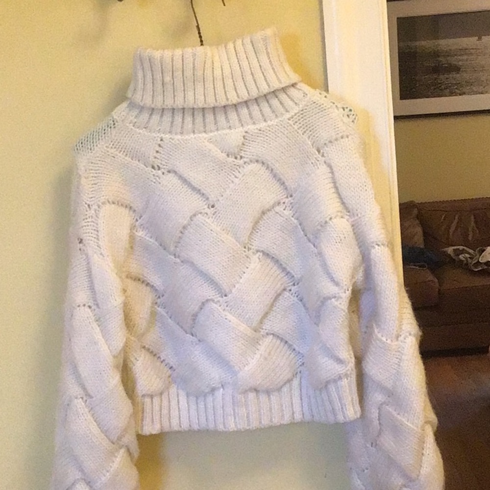 White cropped cable knit thick turtleneck sweater. Adorable with jeans